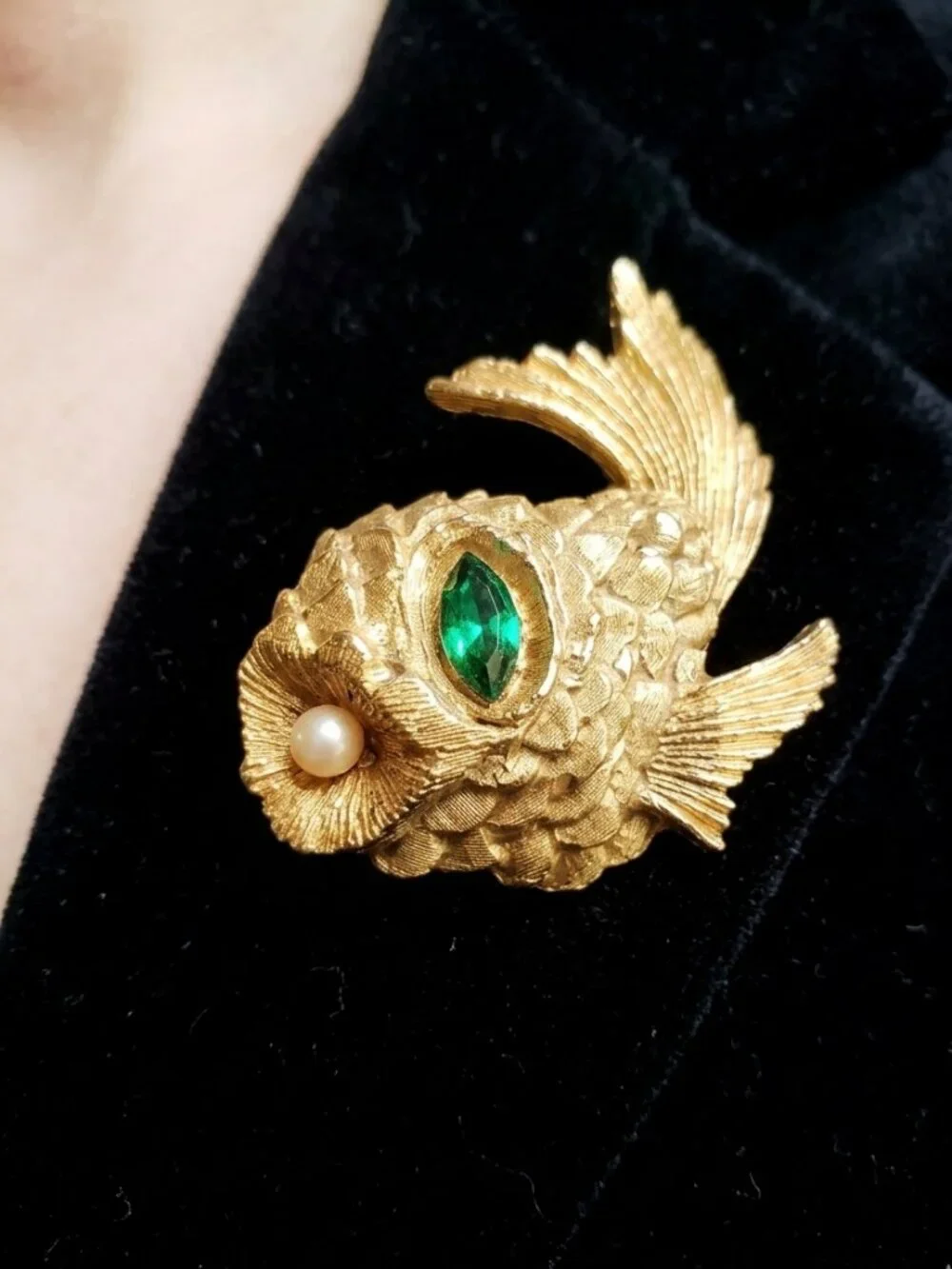 Vintage Signed ©Ledo Pufferfish Brooch Gold Tone Emerald Green Eye Pearl Accent